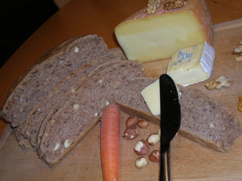 Flatbread with nuts and some lovely cheeses by my aunt Berta