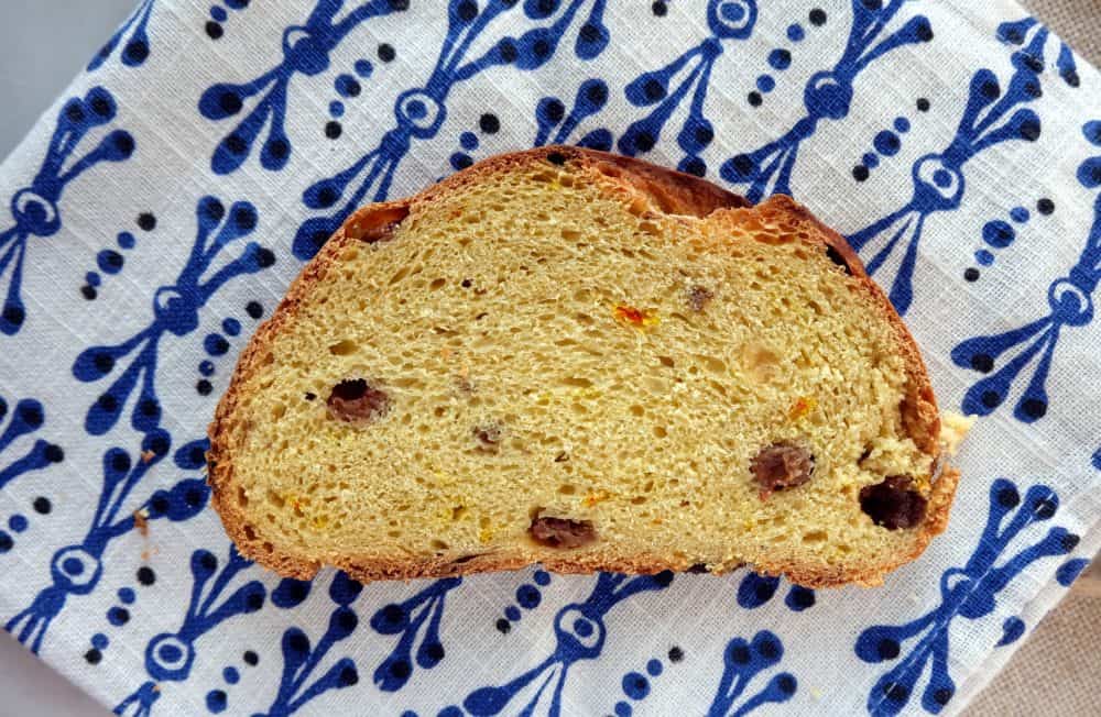 Saffron bread with raisins slice
