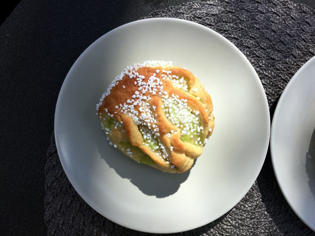 Skolebollar, Norwegian cardamom bun with creme patisserie and coconut
